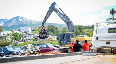 El municipio de Ushuaia compactó vehículos depositados en el playón de incautación