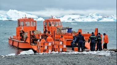 El  Irízar abasteció a las bases antárticas Carlini y Petrel