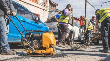 La Municipalidad realiza trabajos de bacheo en la ciudad