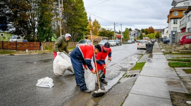 La Secretaría de Medio Ambiente realizó una nueva jornada de limpieza en los barrios Akawaia, Itulara y Los Alerces