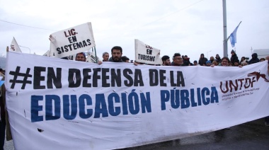 La UNTDF marcha en Ushuaia y Río Grande en Defensa de la Educación Pública