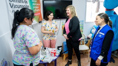 La Ministra Di Giglio y la delegada de la OPS visitaron un vacunatorio