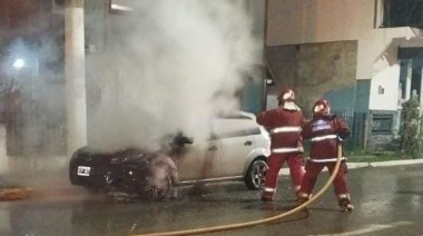 Se incendió un auto que estaba estacionado