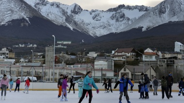 Se abre la pista de patinaje sobre hielo en Yamana Bar & Patín