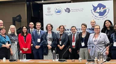 Delegados de 40 países debaten en India sobre regulaciones turísticas para la Antártida