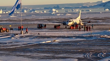 Por primera vez aterrizó un avión en la Base Antártica Petrel: “Histórico logro para la Fuerza Aérea Argentina”