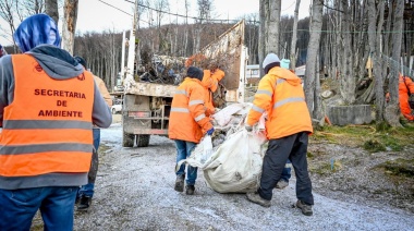 La Municipalidad realizó tareas de limpieza de residuos voluminosos en los barrios del sector K y D