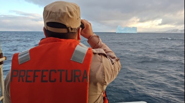 Prefectura continúa monitoreando los movimientos de un iceberg que flota cerca de Ushuaia