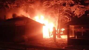 Se incendió una cabaña en el Valle de las Cotorras