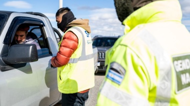 ¿Cómo autorizar a alguien a manejar un auto sin cédula azul?