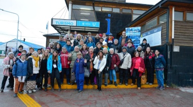 Adultos mayores disfrutaron de la navegación del Canal Beagle