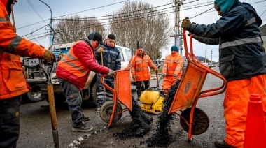 Continúan las tareas de bacheo en diferentes puntos de la ciudad