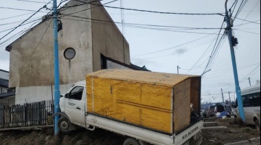 Borracho chocó contra un poste de luz