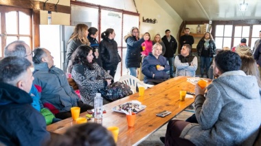 Castillo y Devita se reunieron con familias que residen en el Barrio Siete Cascadas de Ushuaia