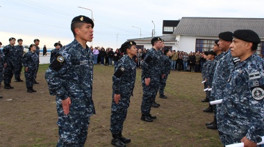 Ceremonia egreso y jura de la Bandera en la Zona Naval Santa Cruz