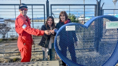 La Secretaría de Turismo y la Fundación Garrahan colocaron un corazón solidario en la zona del puerto