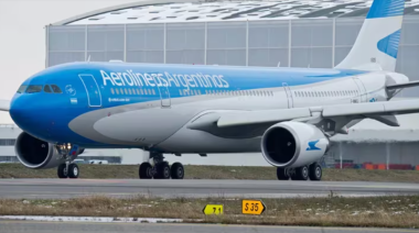 Un avión de Aerolíneas Argentinas perdió un neumático tras aterrizar en Aeroparque