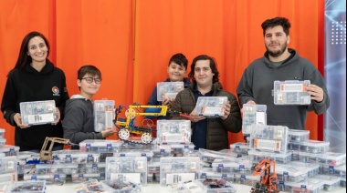 Las agencia de innovación recibió la donación de 90 kits de robotica de la Fundación del Banco de Tierra del Fuego