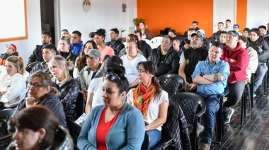 Capacitan a personal de gimnasios, depósitos y comedores de escuelas de la provincia