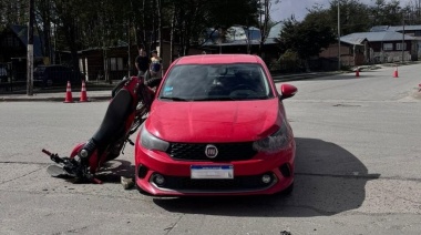 Violento choque en Tolhuin entre una moto y un automóvil