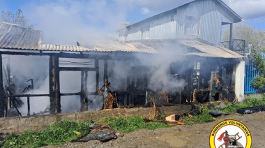 Un hombre sufrió quemaduras graves al incendiarse un galpón