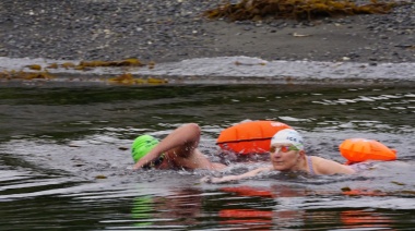 Nadadores de Seis Países Cruzan el Canal Beagle en un Desafío Internacional de Aguas Frías