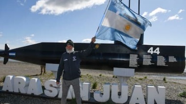 Homenaje a los Héroes del ARA San Juan en Puerto Almanza