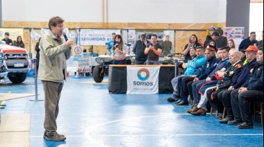 Melella encabezó la apertura dela exposición en conmemoración del Día de la Defensa Civil