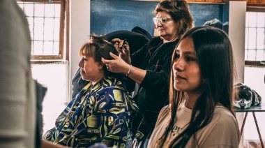 Jornada solidaria de corte de cabello en el Centro Comunitario del barrio Felipe Varela