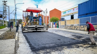 Trabajos de bacheo y repavimentación en calles del barrio Mirador de Los Andes