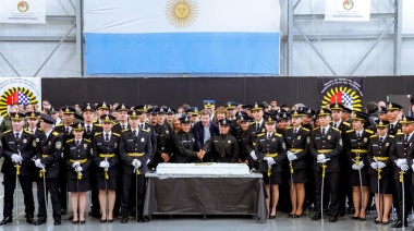 Melella encabezó la ceremonia de egreso de oficiales y agentes de policía y oficiales del Servicio Penietnciario