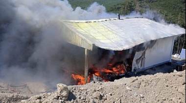 Se incendió una vivienda en el barrio Akar