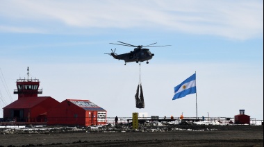 El rompehielos ARA “Almirante Irízar” reabasteció la Base Conjunta Antártica Marambio