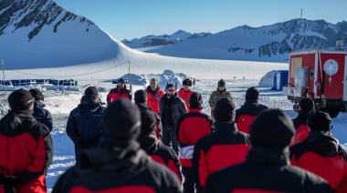 Gabriel Boric visitó la Antártida y recorrió bases de Estados Unidos y Chile