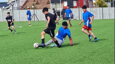 Estudiantes de La Plata visitó Río Grande de talentos de fútbol juvenil