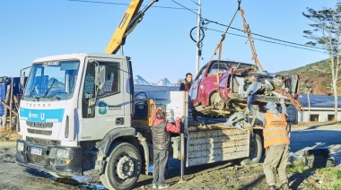El Municipio retiró chatarra y vehículos abandonados en la vía pública