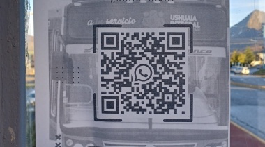 Preocupan pegatinas de códigos QR en paradas de colectivos