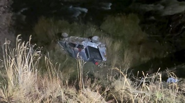 Un joven murió y otro fue hospitalizado tras impactante siniestro vial