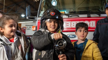 Chicos y chicas del programa municipal "Filomena Grasso" visitaron el cuartel de Bomberos Voluntarios "2 de Abril"