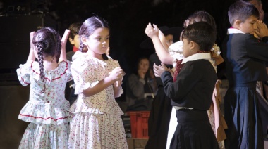 Ushuaia impulsa el taller de danzas folklóricas “Defendiendo Raíces”