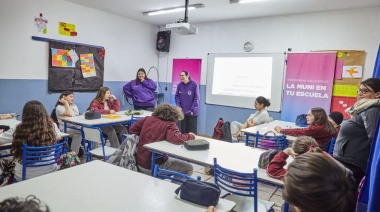 La Municipalidad brindó el taller "Vínculos sanos" a alumnos del colegio Julio Verne