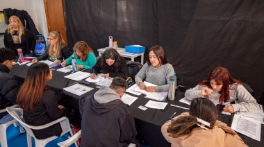 Jóvenes que integran el programa "Ushuaia Estudia" actualizaron información