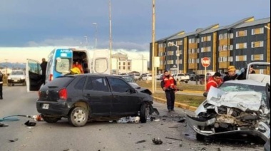Dos fallecidos en un violento choque frontal en Río Grande