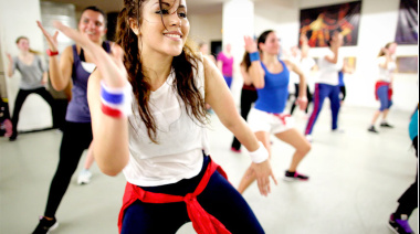 Ushuaia se mueve al ritmo de la zumba con el programa “Movete en tu barrio”