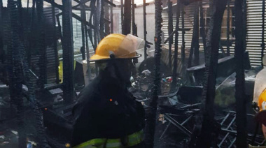 Un incendio afectó cuatro viviendas: En una de ellas encontraron a una persona fallecida