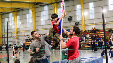 Más de 450 alumnos participaron de una jornada de mini atletismo en Ushuaia