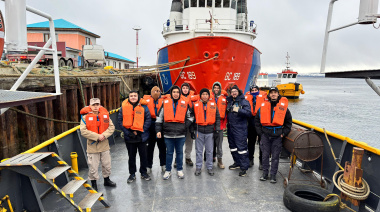 Alumnos de la EFOCAPEMM Ushuaia realizaron ejercicios de rescate y emergencias a bordo