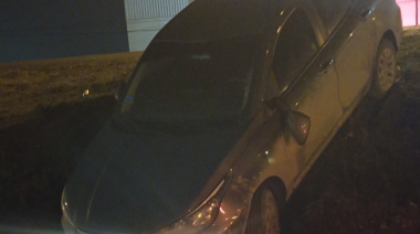 Un violento con tobillera electrónica robó un auto y desbarrancó