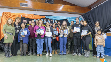 Estudiantes del CENS Nº 15 prometieron la Constitución Nacional y la Provincial