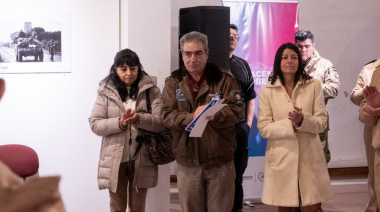El Municipio inauguró la muestra fotográfica "Fotos recuperadas de Malvinas Archivo Télam"